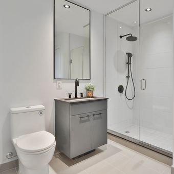 Ilustrasi kamar mandi minimalis sempit.(UNSPLASH/SIDEKIX MEDIA) 