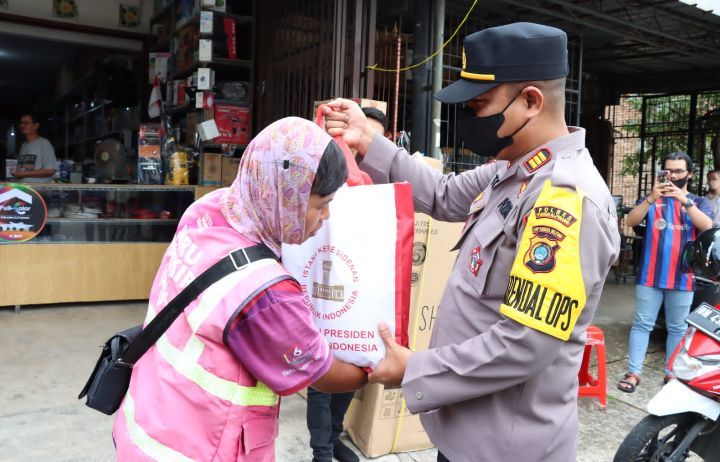 Polres Pangkalpinang Salurkan Bantuan Sembako Presiden RI Sebanyak 200 Paket