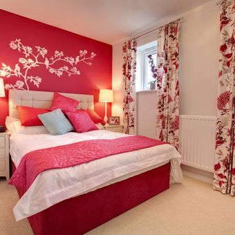 Ilustrasi gorden bermotif di kamar tidur. (SHUTTERSTOCK/MIKE HIGGINSON) 