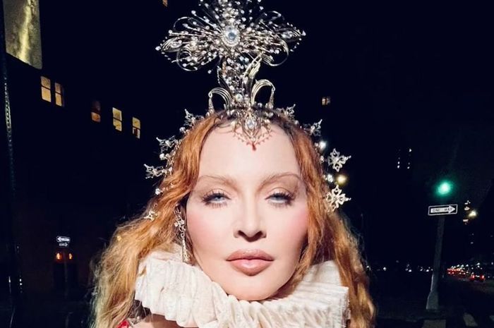 Wow Bikin Bangga! Headpiece Karya Rinaldy Yunardi Di Pakai Madonna ...