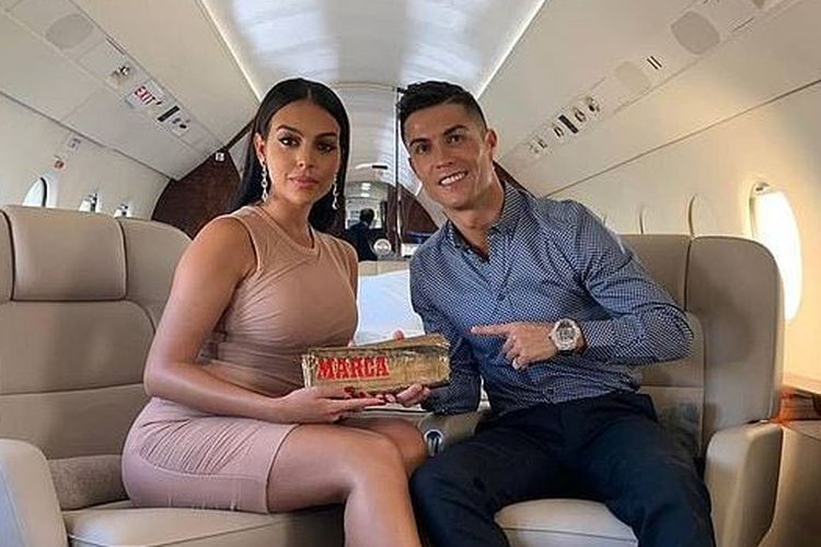 Cristiano Ronaldo bersama kekasihnya, Georgina Rodriguez.