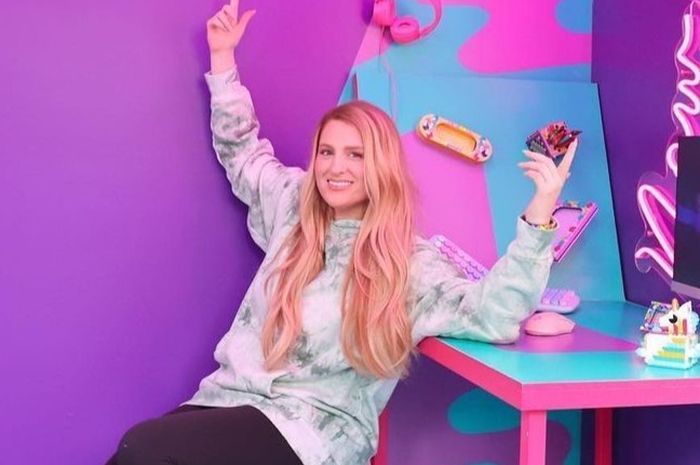 Lirik Terjemahan Lagu Made You Look - Meghan Trainor, I Could Have My Gucci  On I Could Wear My Louis Vuitton