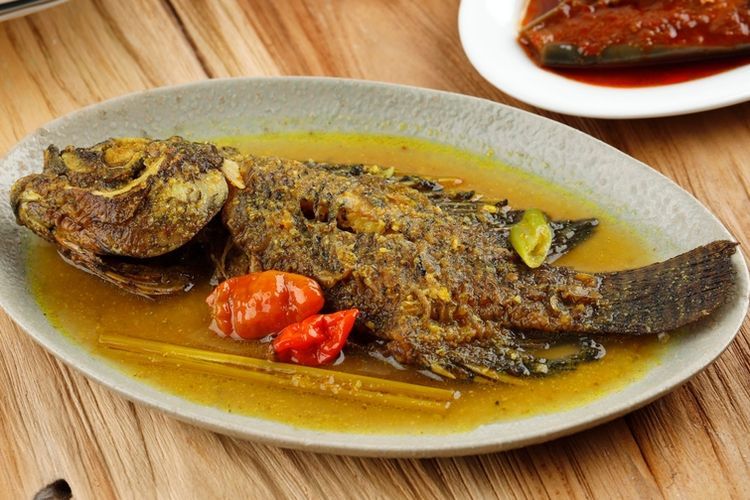 Pakai Ikan Mas Berikut Cara Membuat Ikan Goreng Bumbu Pesmol Bangka