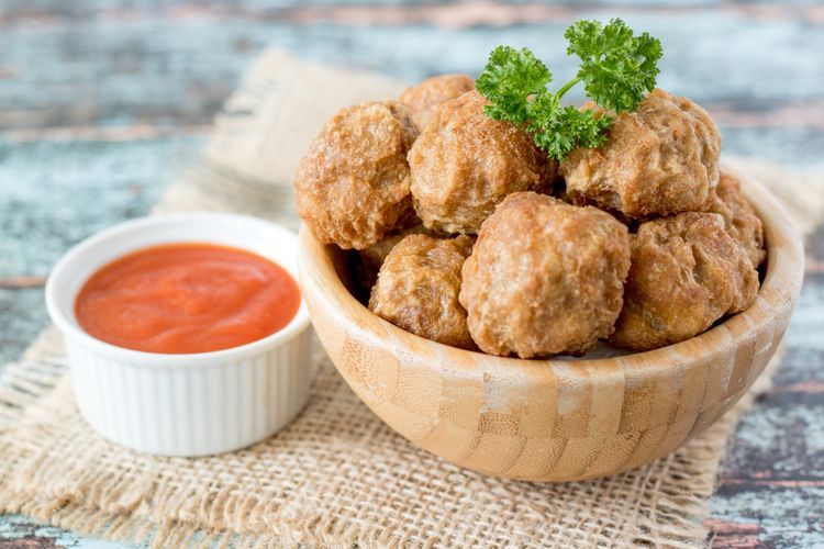 Ilustrasi bakso goreng.