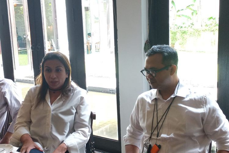 Deputi Direktur Bidang Humas dan Antar Lembaga Oni Marbun (kiri) saat bertemu dengan awak media, Selasa (10/1/2023).