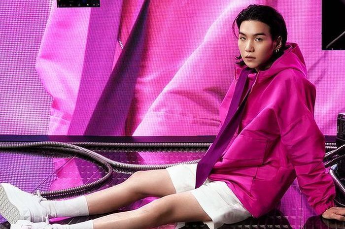 Suga BTS Tampil di Paris Fashion Week 2023 Jadi Brand Ambassador