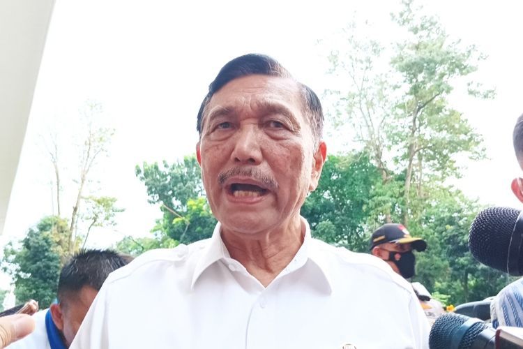 Menko Marves Luhut Binsar Panjaitan di Kompleks Gelora Bung Karno (GBK) Senayan, Jakarta, Jumat (13/1/2023). Luhut mengaku tiga kali ditegur Presiden gara-gara kurang promosikan event di Danau Toba
