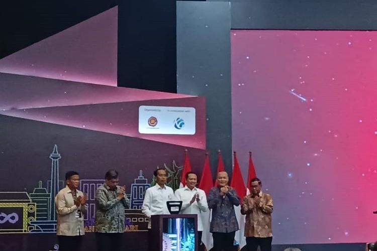 Presiden RI Joko Widodo meresmikan pembukaan IIMS 2023, di JIEXpo, Kemayoran, Jakarta Pusat, Kamis (16/2/2023).(Ruly Kurniawan/Kompas.com) 