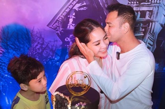 Raffi Ahmad Dan Nagita Slavina Dapat Kejutan Unik Dari Rafathar Di Hari Ulang Tahun Bangka