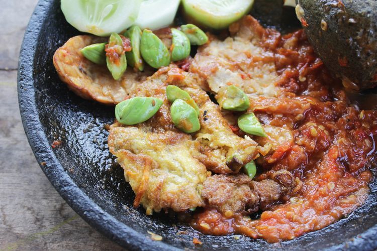 Ilustrasi sambal tempe penyet. 