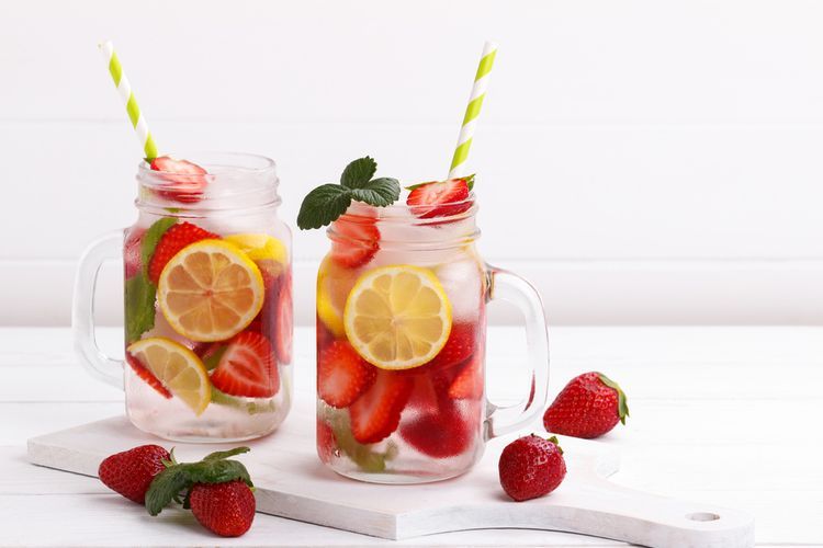 Kaya Vitamin C, Berikut Ini Cara Membuat Infused Water Lemon bangka