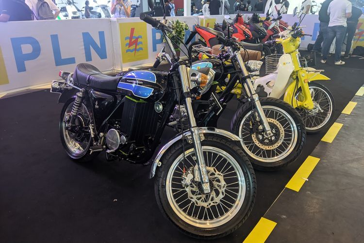 Deretan motor listrik konversi di Pameran IIMS 2023(KOMPAS.com/daafa) 
