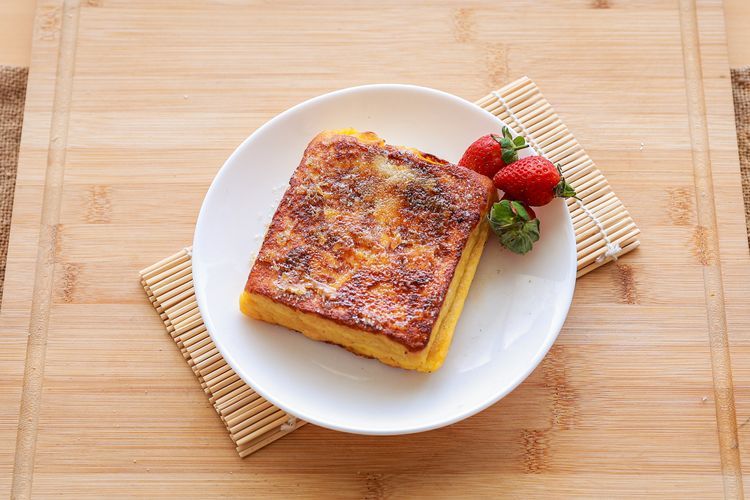 French toast brulee viral yang dibakar pakai sendok panas.