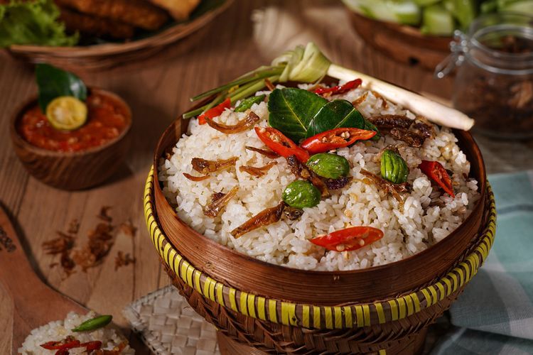 Nasi Liwet: Menjelajahi Citarasa Sunda dalam Setiap Butir Beras yang Gurih
