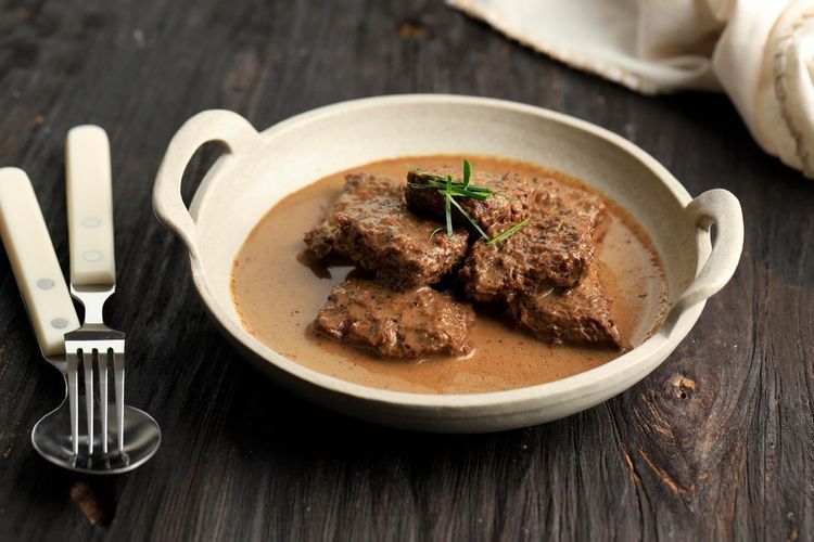 Ilustrasi semur daging lapis. 