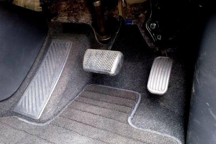 Pedal rem dan pedal gas Toyota All New Voxy(Kompas.com/Donny) 