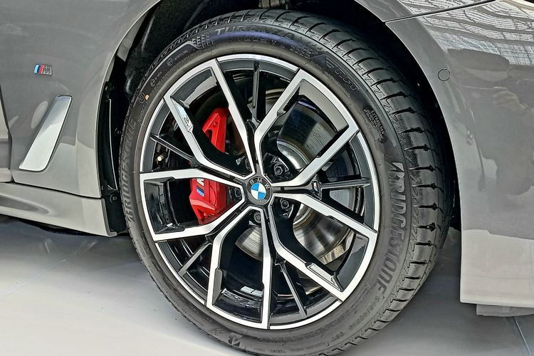Pelek BMW 530i Touring M Sport(Kompas.com/Donny) 