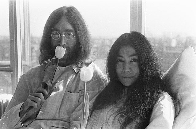 Terjamahan Lirik Lagu Happy Xmas War Is Over John Lennon Sonora.id