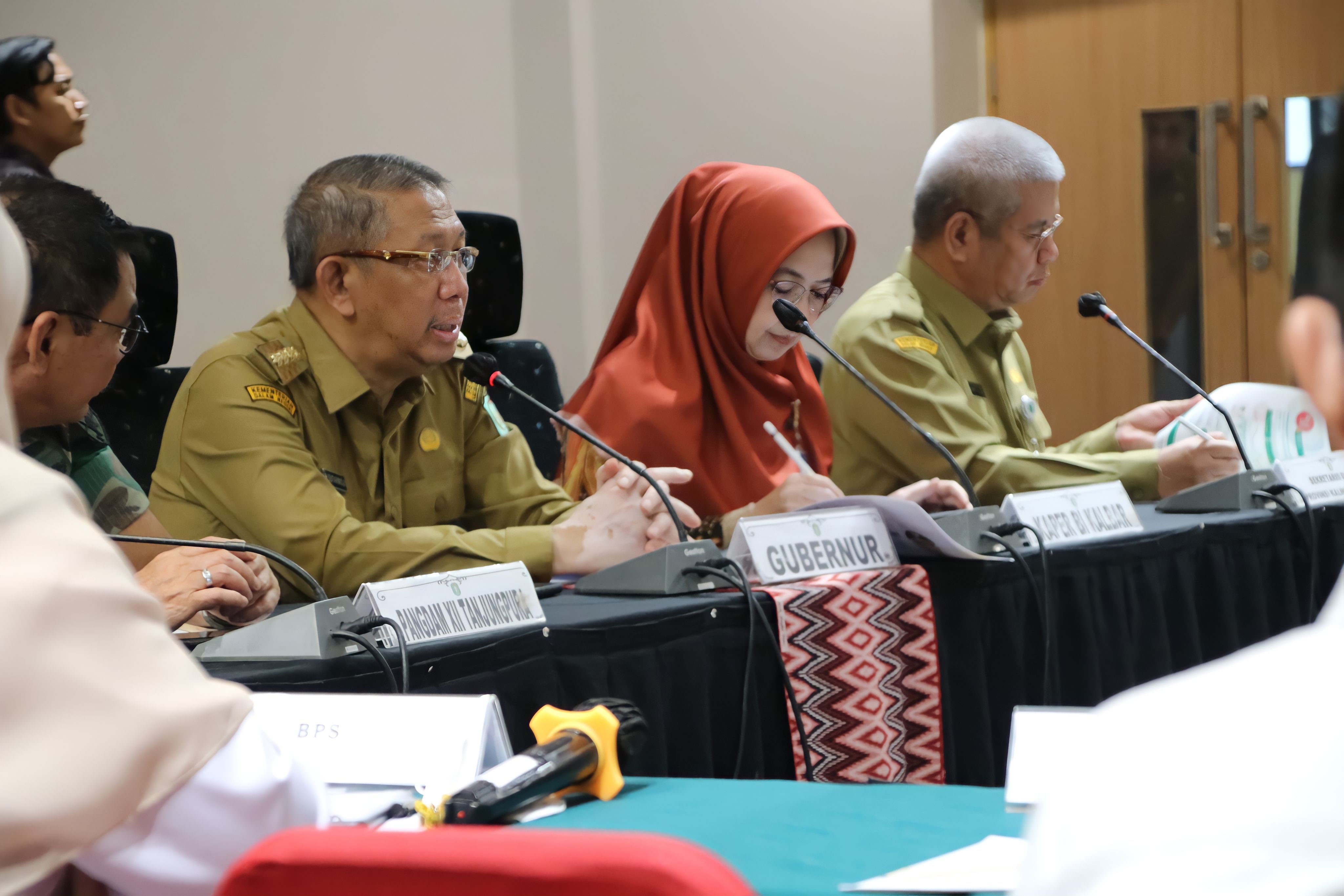 Gubernur Kalbar Minta Bulog Segera Distribusikan 10 Kg Beras per KK -  Sonora.id