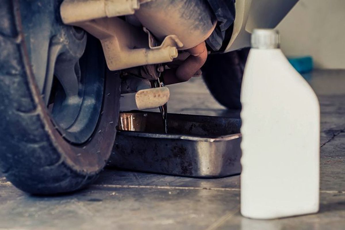 Ganti oli motor(Shutterstock) 