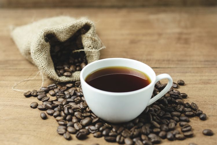 Manfaat minum kopi panas untuk kesehatan.( SHUTTERSTOCK/I KKADEK FERRY DWI YANTA) 