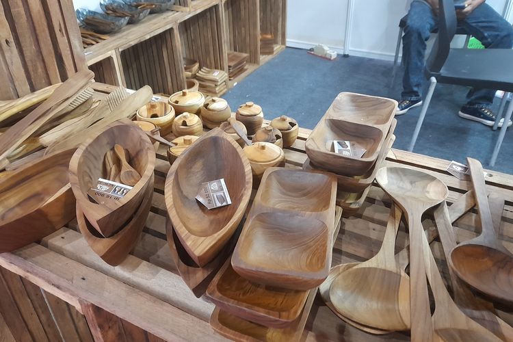 Peralatan makan kayu milik Qya Home Decor, sudah ekspor ke Amerika dan Eropa.