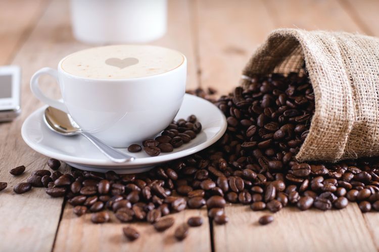 Alasan mengapa orang menambahkan krim ke dalam kopi.(Unsplash/Mike Kenneally) 
