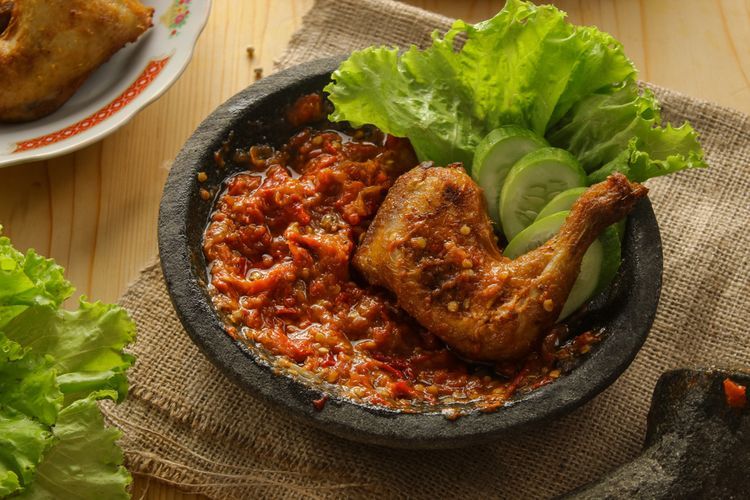 Bikin Nambah Nasi, Berikut Cara Membuat Ayam Penyet Sambal Bawang - Semua Halaman - bangka.sonora.id