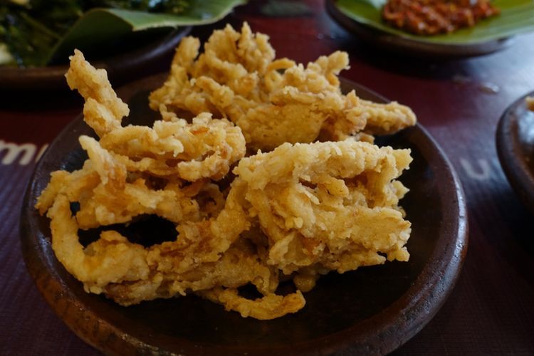 Ilustrasi jamur goreng kremes.