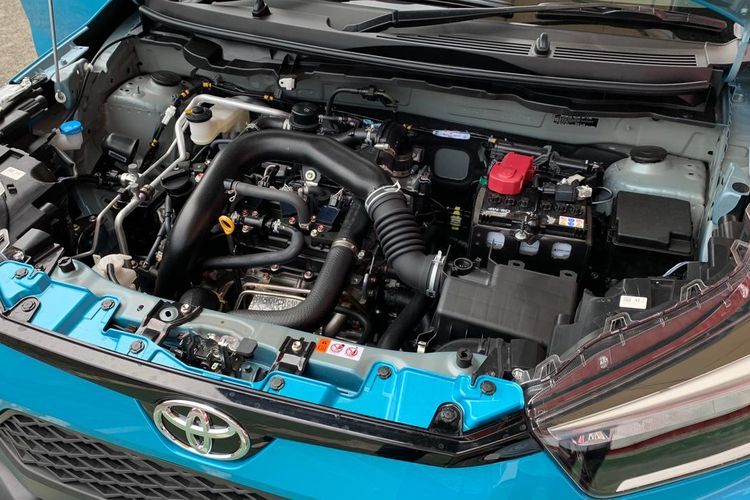 Tampilan ruang mesin Toyota Raize(KOMPAS.com/DIO DANANJAYA) 