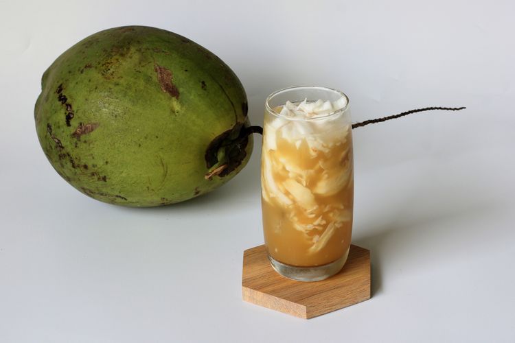 Melegakan Tenggorokan, Berikut Cara Membuat Es Kelapa Muda Gula Merah