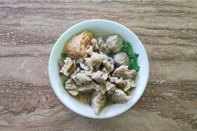 Ilustrasi tetelan bakso yang nikmat.  