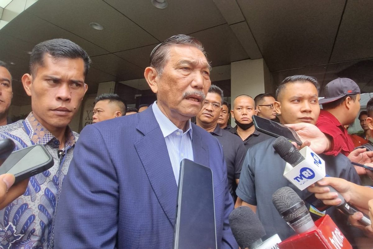 Menteri Koordinator Bidang Kemaritiman dan Investasi Luhut Binsar Pandjaitan saat ditemui di Djakarta Theater, Jakarta, Sabtu (24/6/2023). Luhut akan bertemu IMF yang minta Indonesia hapus larangan ekspor bijih nikel.