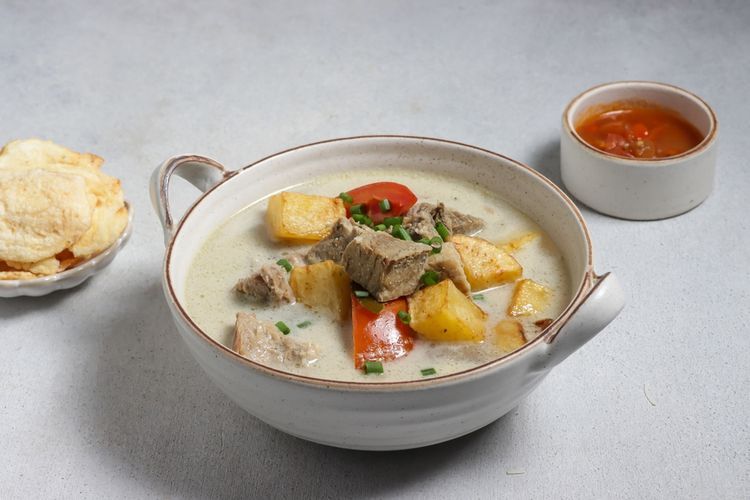 Ilustrasi soto betawi.  