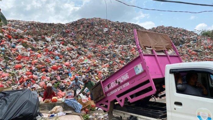 Gunungan Sampah Bikin Resah TPA Parit Enam Diprediksi Hanya Mampu Bertahan Dua Tahun Lagi