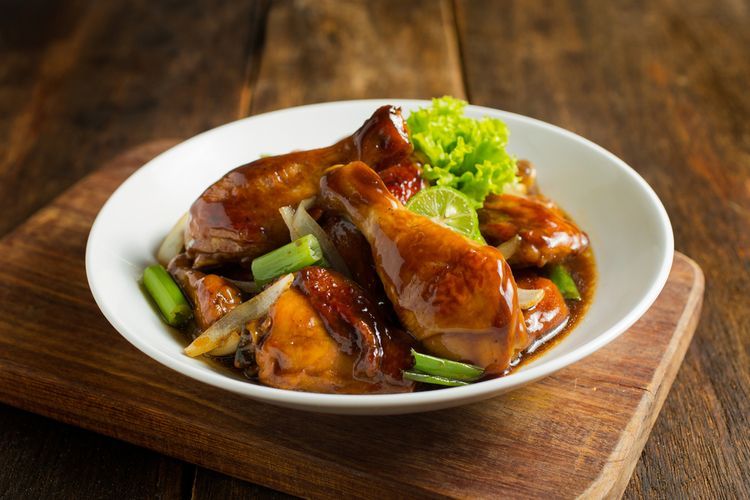 Ilustrasi ayam kecap pedas manis. 