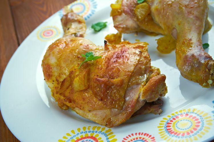 lustrasi ayam woku goreng.  