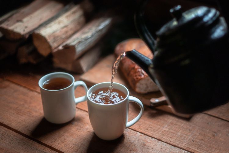 Jangan menyeduh teh menggunakan air yang sudah pernah dididihkan sebelumnya. (Unsplash/Harry Cunningham) 