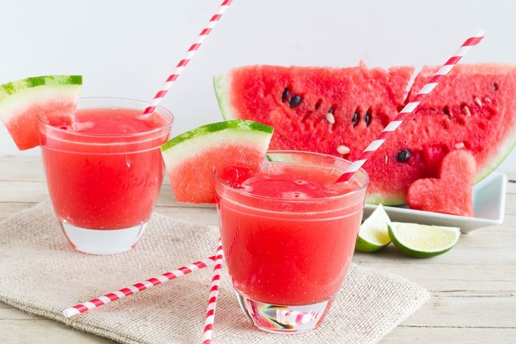 Ilustrasi jus dan buah semangka.(SHUTTERSTOCK/Little Hand Creations) 