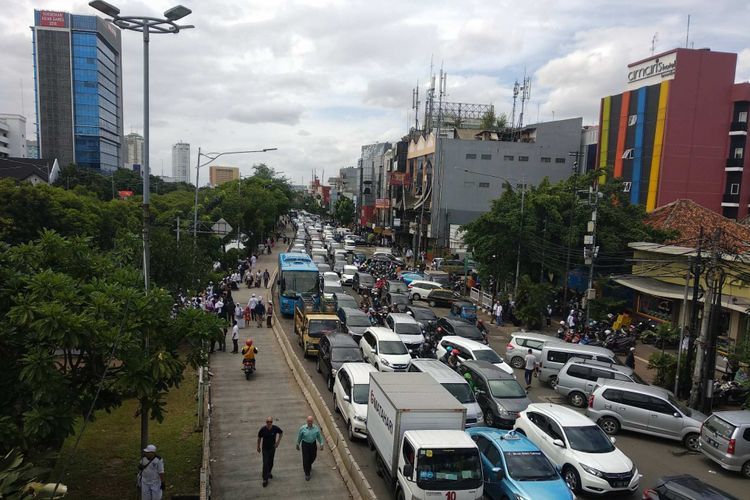 Kemacetan di Jalan Ir H Juanda, Jakarta Pusat, imbas bubaran massa Reuni 212, Sabtu (2/12/2017).(KOMPAS.com/NIBRAS NADA NAILUFAR) 
