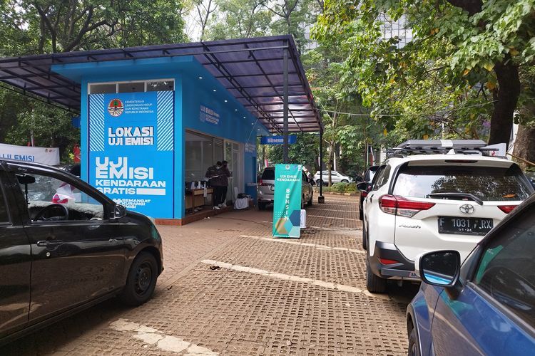 Uji emisi kendaraan gratis di KLHK Manggala Wanabakti, Tanah Abang, Jakarta Pusat, Rabu (23/8/2023). (KOMPAS.com/XENA OLIVIA)(Xena Olivia ) 