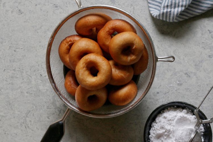 Ilustrasi donat kampung.   