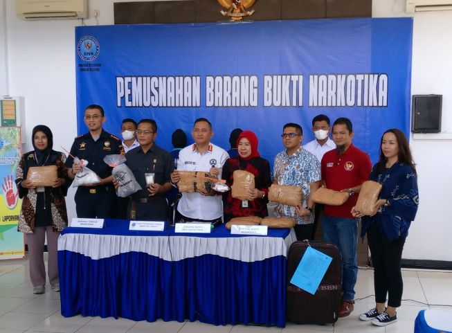 BNNP Musnahkan 8.933,8 Gram Ganja dan Sabu