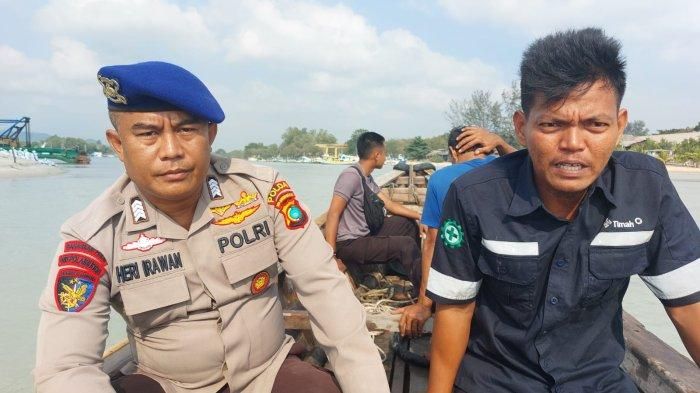 Akbar, korban selamat dijemput oleh Anggota Dit Polairud Polda Kepulauan Bangka Belitung Unit Pos Jelitik dari Kapal Keruk Singkep selasa (5/9/2023)   
