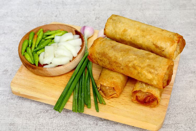 Ilustrasi lumpia semarang. 