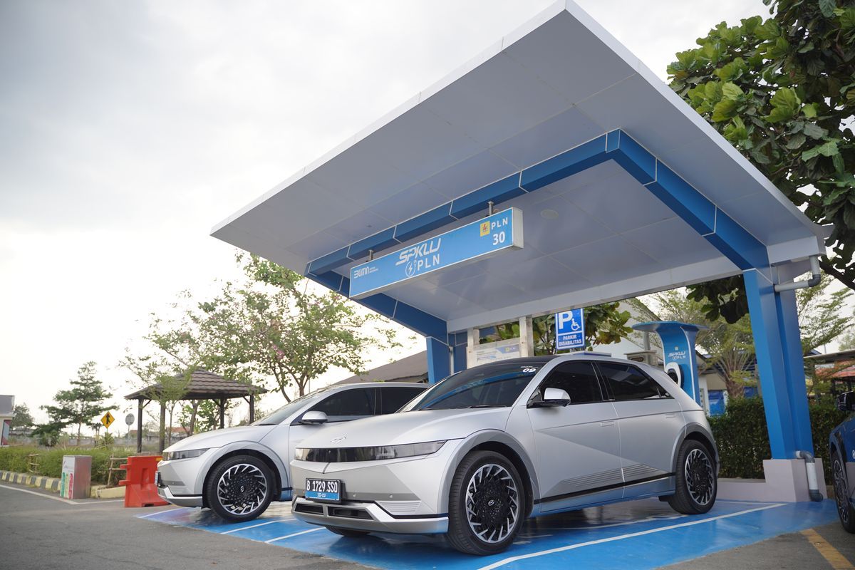 Stasiun Pengisian Kendaraan Listrik Umum (SPKLU) milik PLN dengan tipe ultra fast charging 200 kW(edij@nw@ri)  