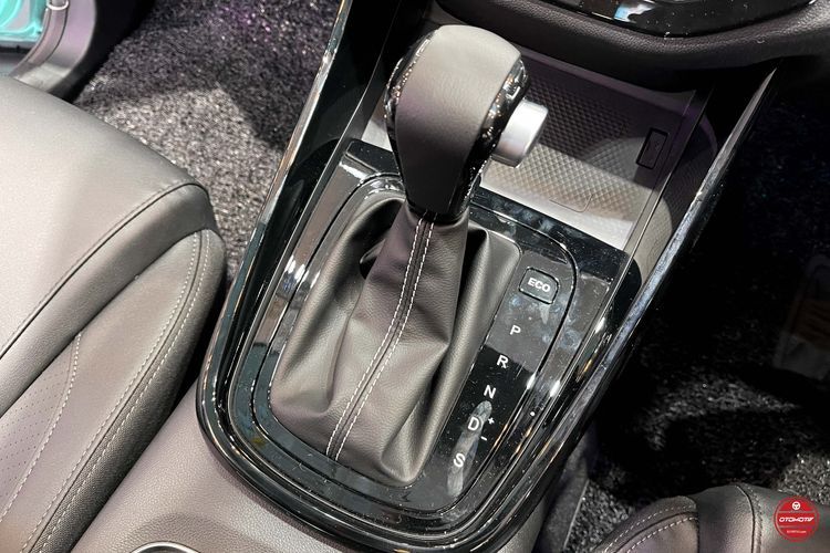 Tuas Transmisi Wuling New Almaz RS(KOMPAS.com/Adityo Wisnu)  