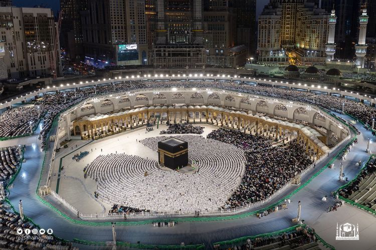 Foto shalat tarawih di Masjidil Haram Makkah pada Rabu (22/3/2023) malam saat Ramadhan 1444 H 