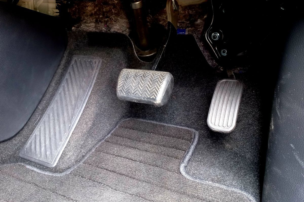 Pedal rem dan pedal gas Toyota All New Voxy(Kompas.com/Donny)  