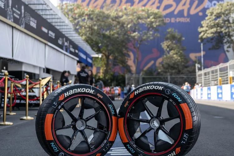 Ban mobil balap Gen3 Formula E, Hankook iON(Dok. Formula E)  